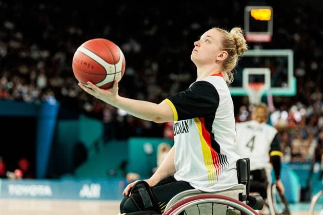 Paris 2024 Paralympics Wheelchair basketball quarter-finals Canada Germany Women, 04 09 2024 PARIS, FRANCE 04 September Wheelchair basketball quarter-finals Canada Germany Women, Paris 2024 Paralympics on 04 09 2024 at the Bercy Arena in Paris France Svenja Erni Germany, 5 on the ball in the Warm Up Copyright: xBEAUTIFULxSPORTS Wunderlx