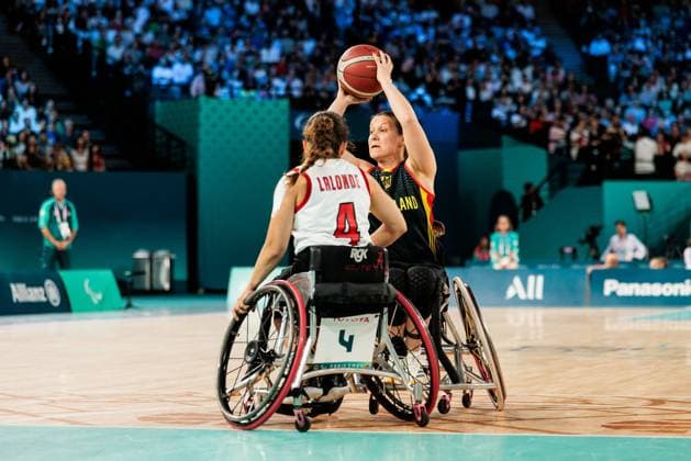 Paris 2024 Paralympics Wheelchair basketball quarter-finals Canada Germany Women, 04 09 2024 PARIS, FRANCE 04 September Wheelchair basketball quarter-finals Canada Germany Women, Paris 2024 Paralympics on 04 09 2024 at the Bercy Arena in Paris France Rosalie Lalonde Canada, 4 , Anne Patzwald Germany, 7 on the ball Copyright: xBEAUTIFULxSPORTS Wunderlx