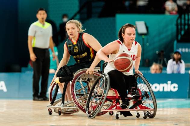 Paris 2024 Paralympics Wheelchair basketball quarter-finals Canada Germany Women, 04 09 2024 PARIS, FRANCE 04 September Wheelchair basketball quarter-finals Canada Germany Women, Paris 2024 Paralympics on 04 09 2024 at the Bercy Arena in Paris France Svenja Erni Germany, 5 , Elodie Tessier Canada, 5 on the ball Copyright: xBEAUTIFULxSPORTS Wunderlx