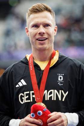 Paralympics Para Athletics Paris, 05 09 2024 Award ceremony with GOLD for REHM Markus T64 GER Para Athletics and tears in his eyes, long jump, Paralympics Para Athletics on 05 09 2024 at the Stade de France in Paris France Copyright: xBEAUTIFULxSPORTS AxelxKohringx