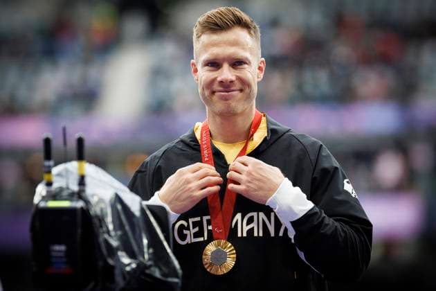 Paralympics Para Athletics Paris, 05 09 2024 Award ceremony with GOLD for REHM Markus T64 GER Para Athletics and tears in his eyes, long jump, Paralympics Para Athletics on 05 09 2024 at the Stade de France in Paris France Copyright: xBEAUTIFULxSPORTS AxelxKohringx