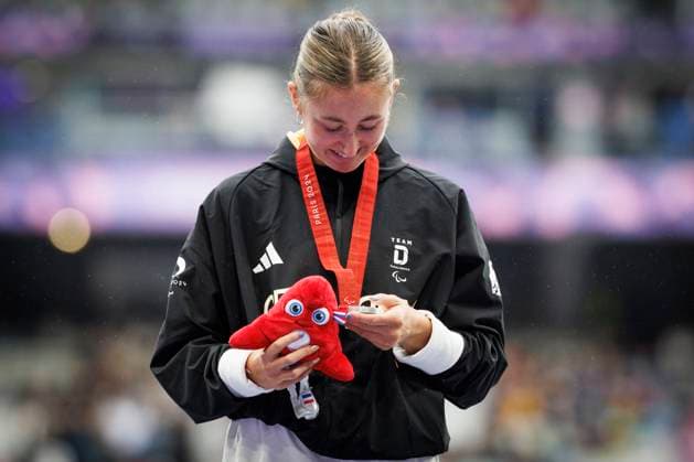 Paralympics Para Athletics Paris, 05 09 2024 Surprise Silver MOOS Nele T38 GER Para Athletics , long jump, Paralympics Para Athletics on 05 09 2024 at the Stade de France in Paris France Copyright: xBEAUTIFULxSPORTS AxelxKohringx