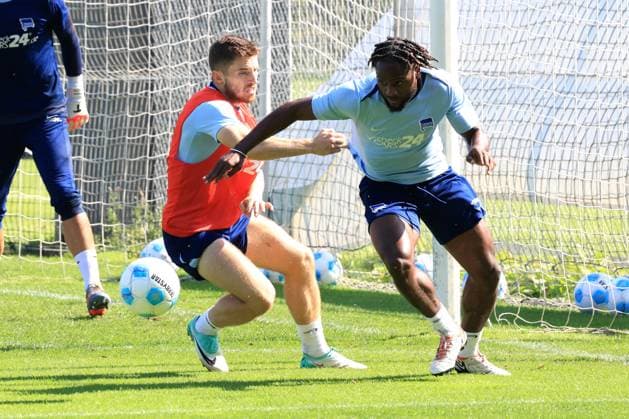 DEU, DFL, 2 FBL Hertha BSC, Training, 05 09 2024, Sportforum, Berlin, DEU, DFL, 2 FBL Hertha BSC, Training, im Bild Jonjoe Kenny Hertha BSC Berlin 16 , Deyovaisio Zeefuik Hertha BSC Berlin 42 DFL regulations prohibit any use of Photographs as image sequences and or quasi video Foto Juergen Engler nordphoto GmbH nordphotoxGmbHx xEngler nph00076