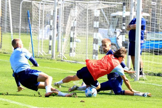 DEU, DFL, 2 FBL Hertha BSC, Training, 05 09 2024, Sportforum, Berlin, DEU, DFL, 2 FBL Hertha BSC, Training, in the picture Michal Karbownik Hertha BSC Berlin 33 , Tim Goller Hertha BSC Berlin 43 , Michael Cuisance Hertha BSC Berlin 27 DFL regulations prohibit any use of Photographs as image sequences and or quasi video Foto Juergen Engler nordphoto GmbH nordphotoxGmbHx xEngler nph00076