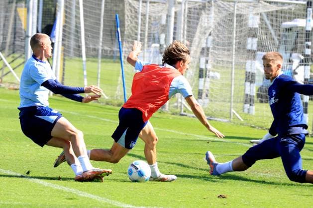 DEU, DFL, 2 FBL Hertha BSC, Training, 05 09 2024, Sportforum, Berlin, DEU, DFL, 2 FBL Hertha BSC, Training, in the picture Michal Karbownik Hertha BSC Berlin 33 , Tim Goller Hertha BSC Berlin 43 , Michael Cuisance Hertha BSC Berlin 27 DFL regulations prohibit any use of Photographs as image sequences and or quasi video Foto Juergen Engler nordphoto GmbH nordphotoxGmbHx xEngler nph00076