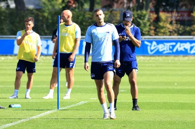 DEU, DFL, 2 FBL Hertha BSC, Training, 05 09 2024, Sportforum, Berlin, DEU, DFL, 2 FBL Hertha BSC, Training, in the picture head coach Cristian Fiel Hertha BSC Berlin , Michael Cuisance Hertha BSC Berlin 27 , Toni Leistner Hertha BSC Berlin 37 , Diego Demme Hertha BSC Berlin 6 DFL regulations prohibit any use of Photographs as image sequences and or quasi video Foto Juergen Engler nordphoto GmbH nordphotoxGmbHx xEngler nph00076