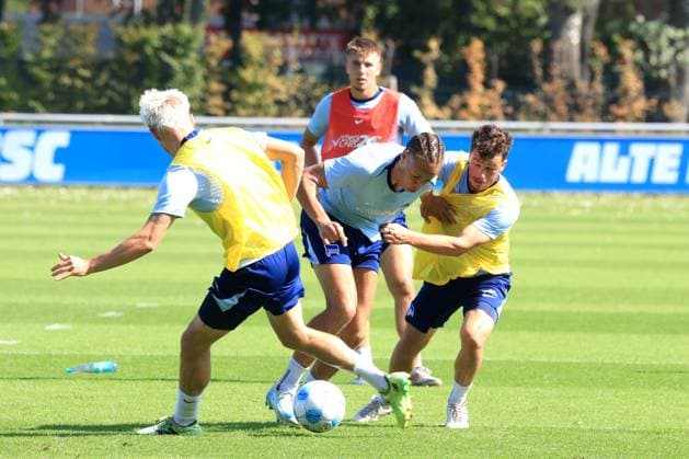 DEU, DFL, 2 FBL Hertha BSC, Training, 05 09 2024, Sportforum, Berlin, DEU, DFL, 2 FBL Hertha BSC, Training, in the picture Derry Scherhant Hertha BSC Berlin 39 , Diego Demme Hertha BSC Berlin 6 , Marten Winkler Hertha BSC Berlin 22 DFL regulations prohibit any use of Photographs as image sequences and or quasi video Foto Juergen Engler nordphoto GmbH nordphotoxGmbHx xEngler nph00076
