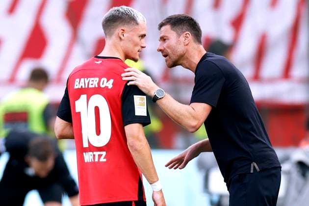 WIRTZ Florian Team Bayer 04 Leverkusen with coach ALONSO Xabier DFL Fussball Bundesliga Saison 2024 2025 BL Spiel Bayer 04 Leverkusen RB Leipzig 2 3 am 31 08 2024 in Leverkusen DFL REGULATIONS PROHIBIT ANY USE OF PHOTOGRAPHS as IMAGE SEQUENCES and or QUASI VIDEO Copyright: xLacixPerenyix