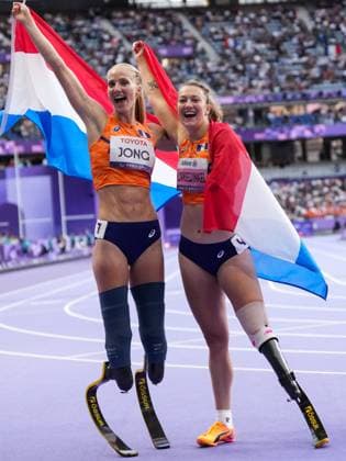 Sport Themen der Woche KW36 Sport Bilder des Tages 2024-09-06 Para Athletics - Paris 2024 Summer Paralympic Games - Day 9 PARIS, FRANCE - SEPTEMBER 6: Marlene van Gansewinkel of the Netherlands and Fleur Jong of the Netherlands celebrating competing in the Women s 100m - T64 Final during Day 9 of Para Athletics - Paris 2024 Summer Paralympic Games at Stade de France on September 6, 2024 in Paris, France. (Photo by Patrick Goosen BSR Agency) Paris France Content not available for redistribution in The Netherlands directly or indirectly through any third parties. Copyright: xBSRxAgencyx