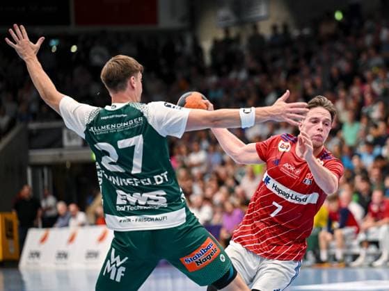 Goeppingen, Germany, 06 09 24 Oskar Sunnefeldt FRISCH AUF Göppingen and Leif Tissier Handball Sport Verein Hamburg in a duel during the Daikin Handball Bundesliga match between FRISCH AUF Goeppingen vs Handball Sport Verein Hamburg at EWS Arena on September 06, 2024 in Goeppingen, Germany Photo by Harry Langer DeFodi Images Goeppingen, Germany, 06 09 24 Oskar Sunnefeldt FRISCH AUF Goeppingen and Leif Tissier Handball Sport Verein Hamburg battle for the ball during the Daikin Handball Bundesliga match between FRISCH AUF Goeppingen vs Handball Sport Verein Hamburg at EWS Arena on September 6, 2024 in Goeppingen, Germany Photo by Harry Langer DeFodi Images Photo by Harry Langer DeFodi Images Defodi 541 FAGHSV240906 034 Defodi-541