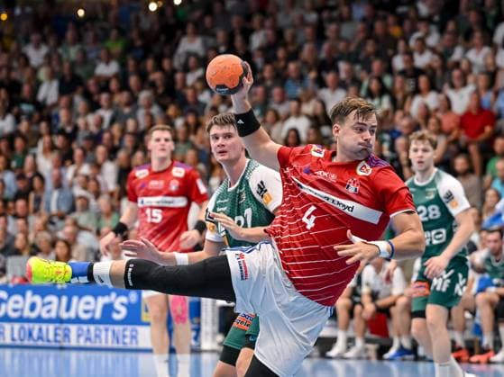 Goeppingen, Germany, 06 09 24 Oskar Sunnefeldt FRISCH AUF Göppingen and Andreas Magaard Handball Sport Verein Hamburg in a duel during the Daikin Handball Bundesliga match between FRISCH AUF Goeppingen vs Handball Sport Verein Hamburg at EWS Arena on September 06, 2024 in Goeppingen, Germany Photo by Harry Langer DeFodi Images Goeppingen, Germany, 06 09 24 Oskar Sunnefeldt FRISCH AUF Goeppingen and Andreas Magaard Handball Sport Verein Hamburg battle for the ball during the Daikin Handball Bundesliga match between FRISCH AUF Goeppingen vs Handball Sport Verein Hamburg at EWS Arena on September 6, 2024 in Goeppingen, Germany Photo by Harry Langer DeFodi Images Photo by Harry Langer DeFodi Images Defodi 541 FAGHSV240906 036 Defodi-541