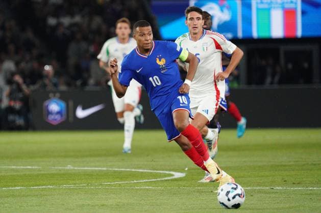 Kylian Mbappe of France France v Italy, UEFA Nations League, League A, Group 2, Football, Stade de France, Paris, France, UK, 06 Sep 2024 EDITORIAL USE ONLY No use with unauthorised audio, video, data, fixture lists, club league logos or live services. Online in-match use limited to 120 images, no video emulation. No use in betting, games or single club league player publications.  Copyright: xDavexWinter Shutterstockx 14700274ah