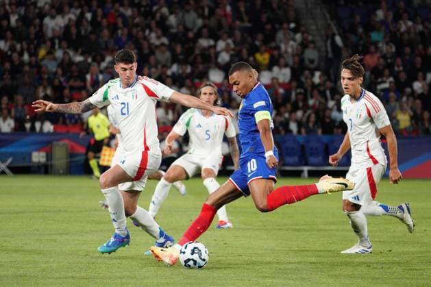 Kylian Mbappe of France France v Italy, UEFA Nations League, League A, Group 2, Football, Stade de France, Paris, France, UK, 06 Sep 2024 EDITORIAL USE ONLY No use with unauthorised audio, video, data, fixture lists, club league logos or live services. Online in-match use limited to 120 images, no video emulation. No use in betting, games or single club league player publications.  Copyright: xDavexWinter Shutterstockx 14700274ai