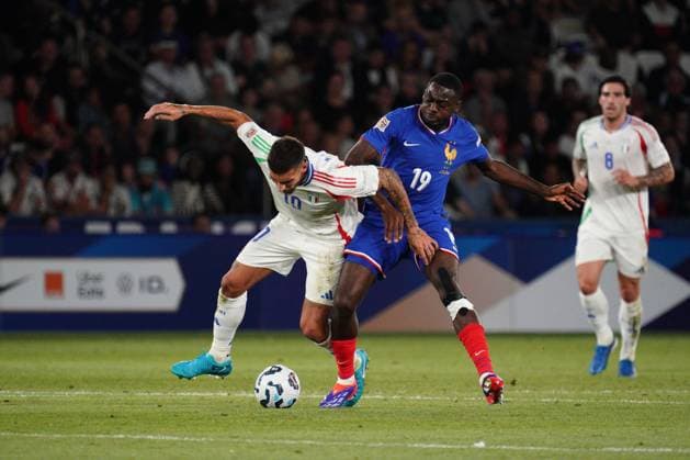 Lorenzo Pellegrini of Italy is tackled by Youssouf Fofana of France France v Italy, UEFA Nations League, League A, Group 2, Football, Stade de France, Paris, France, UK, 06 Sep 2024 EDITORIAL USE ONLY No use with unauthorised audio, video, data, fixture lists, club league logos or live services. Online in-match use limited to 120 images, no video emulation. No use in betting, games or single club league player publications.  Copyright: xDavexWinter Shutterstockx 14700274am