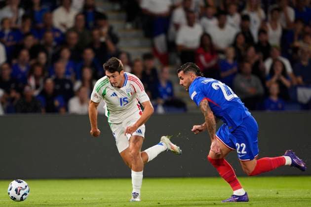 Andrea Cambiaso (Italy) and Theo Hernandez during the Uefa Nations League 24-25 soccer match between France and Italy (group B) at the Parc des Princes, Paris, France - September 6, 2024. - Soccer .  Copyright: xFabioxFerrari LaPressex