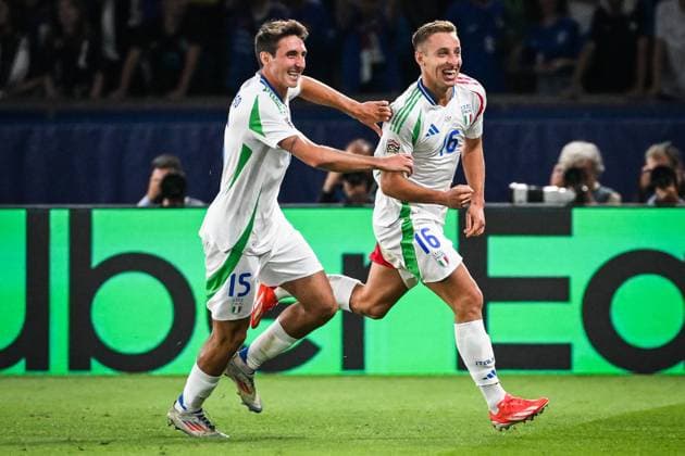 September 6, 2024, Paris, France, France: Davide FRATTESI of Italy celebrate his goal with Andrea CAMBIASO of Italy during the UEFA Nations League, League A - Group 2 football match between France and Italy at Parc des Princes Stadium on September 06, 2024 in Paris, France. Paris France - ZUMAm308 20240906_zsp_m308_007 Copyright: xMatthieuxMirvillex