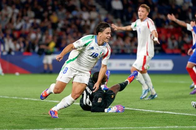 Giacomo Raspadori of Italy celebrates after scoring a goal during France vs Italy, Football UEFA Nations Leage match in Paris, France, September 06 2024  Copyright: xEmmanuelexMastrodonato IPAxSportx xx IPA_49412130 IPA_Agency_IPA49412130