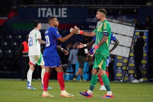 Former PSG club teammates Kylian Mbappe of France and Gianluigi Donnarumma of Italy at the end of the match France v Italy, UEFA Nations League, League A, Group 2, Football, Stade de France, Paris, France, UK, 06 Sep 2024 EDITORIAL USE ONLY No use with unauthorised audio, video, data, fixture lists, club league logos or live services. Online in-match use limited to 120 images, no video emulation. No use in betting, games or single club league player publications. Copyright: xDavexWinter Shutterstockx 14700274bl
