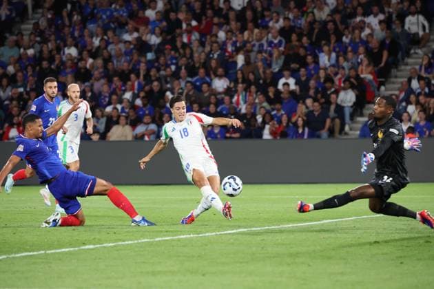 September 6, 2024, Parigi, Parigi, Francia: During the first match of National League 06 09 2024 Football match between France vs Italy at the Parc des Princes stadium in Paris in goal the Giacomo Raspadori Parigi Francia - ZUMAs236 20240906_aap_s236_021 Copyright: xFabioxSassox