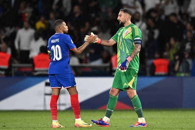 Db Parigi (Francia) 06 09 2024 - Nations League Francia-Italia foto Daniele Buffa Image nella foto: Gianluigi Donnarumma-Kylian MbappeÕ 