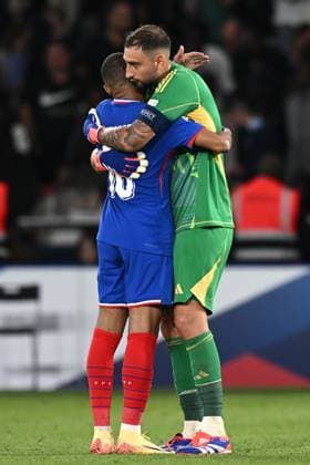 Db Parigi (Francia) 06 09 2024 - Nations League Francia-Italia foto Daniele Buffa Image nella foto: Gianluigi Donnarumma-Kylian MbappeÕ 