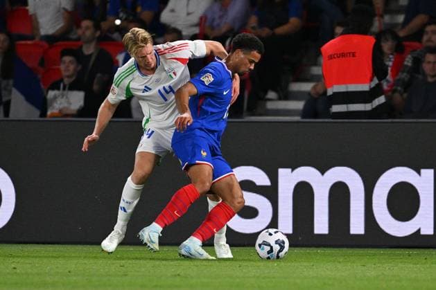 Paris: Marco Brescianini (ITA) and Warren Zaire-Emery (FRA) during the UEFA National League Matchday 1 match between France and Italy at the Parc des Princes Stadium on September 6, 2024 in Paris, France. - UEFA Nations League - France vs Italy  - ZUMAp169 20240906_zsa_p169_688 Copyright: xDomenicoxCippitelli IPAxSportx