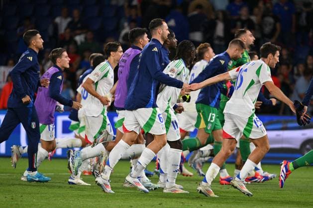 - UEFA Nations League - France vs Italy Italy players are greeting the fans during the UEFA National League Matchday 1 match between France and Italy at the Parc des Princes Stadium on September 6, 2024 in Paris, France. Paris France  Copyright: xIPAxSport ABACAx