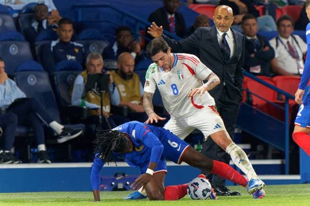 Paris: Manu Kone of France in action against Sandro Tonali of Italy during France vs Italy, Football UEFA Nations Leage match in Paris, France, September 06 2024 - UEFA Nations League - France vs Italy  - ZUMAp169 20240906_zsa_p169_785 Copyright: xEmmanuelexMastrodonato IPAxSportx