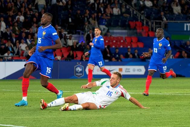 - UEFA Nations League - France vs Italy Davide Frattesi of Italy scores a goal of 1-2 during France vs Italy, Football UEFA Nations Leage match in Paris, France, September 06 2024 Paris France  Copyright: xIPAxSport ABACAx
