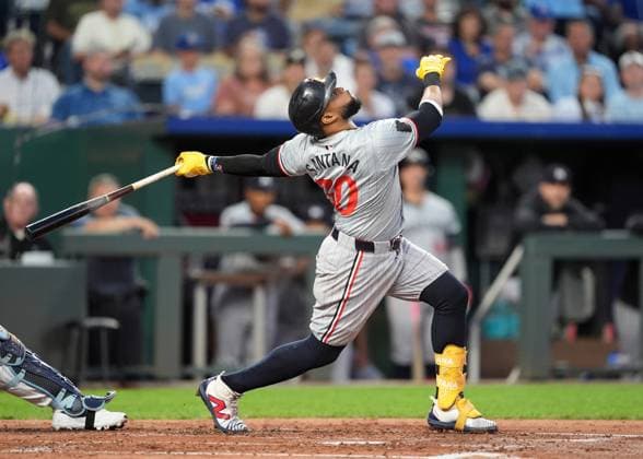 SEP 6, 2024: Minnesota Twins first base Carlos Santana (30) watches a fly ball at Kauffman Stadium Kansas City, Missouri. CSM. Kansas City United States - ZUMAc04_ 20240906_zma_c04_032 Copyright: xJonxRobichaudx