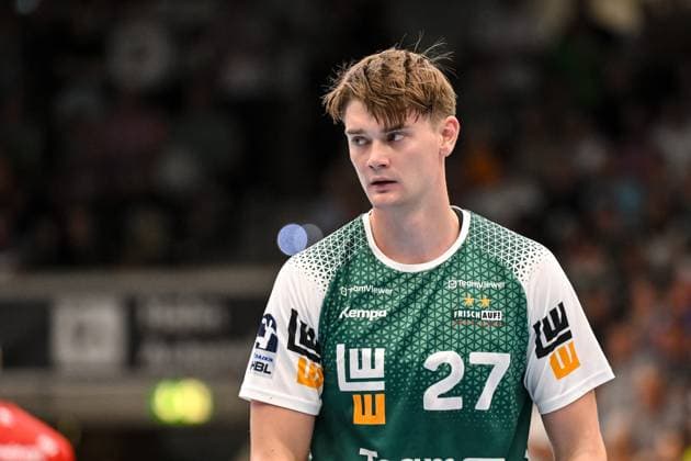 Goeppingen, Germany, 06 09 24 Oskar Sunnefeldt FRISCH AUF Göppingen Looks on during the Daikin Handball Bundesliga match between FRISCH AUF Goeppingen vs Handball Sport Verein Hamburg at EWS Arena on September 06, 2024 in Goeppingen, Germany Photo by Harry Langer DeFodi Images Goeppingen, Germany, 06 09 24 Oskar Sunnefeldt FRISCH AUF Goeppingen Looks on during the Daikin Handball Bundesliga match between FRISCH AUF Goeppingen vs Handball Sport Verein Hamburg at EWS Arena on September 6, 2024 in Goeppingen, Germany Photo by Harry Langer DeFodi Images Photo by Harry Langer DeFodi Images Defodi 541 FAGHSV240906 115 Defodi-541