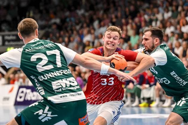 Goeppingen, Germany, 06 09 24 Oskar Sunnefeldt FRISCH AUF Göppingen , Moritz Sauter Handball Sport Verein Hamburg and Josip Sarac FRISCH AUF Göppingen in a duel during the Daikin Handball Bundesliga match between FRISCH AUF Goeppingen vs Handball Sport Verein Hamburg at EWS Arena on September 06, 2024 in Goeppingen, Germany Photo by Harry Langer DeFodi Images Goeppingen, Germany, 06 09 24 Oskar Sunnefeldt FRISCH AUF Goeppingen , Moritz Sauter Handball Sport Verein Hamburg and Josip Sarac FRISCH AUF Goeppingen battle for the ball during the Daikin Handball Bundesliga match between FRISCH AUF Goeppingen vs Handball Sport Verein Hamburg at EWS Arena on September 6, 2024 in Goeppingen, Germany Photo by Harry Langer DeFodi Images Photo by Harry Langer DeFodi Images Defodi 541 FAGHSV240906 122 Defodi-541