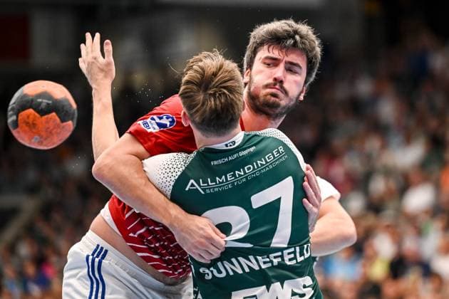 Goeppingen, Germany, 06 09 24 Oskar Sunnefeldt FRISCH AUF Göppingen and Jacob Lassen Handball Sport Verein Hamburg in a duel during the Daikin Handball Bundesliga match between FRISCH AUF Goeppingen vs Handball Sport Verein Hamburg at EWS Arena on September 06, 2024 in Goeppingen, Germany Photo by Harry Langer DeFodi Images Goeppingen, Germany, 06 09 24 Oskar Sunnefeldt FRISCH AUF Goeppingen and Jacob Lassen Handball Sport Verein Hamburg battle for the ball during the Daikin Handball Bundesliga match between FRISCH AUF Goeppingen vs Handball Sport Verein Hamburg at EWS Arena on September 6, 2024 in Goeppingen, Germany Photo by Harry Langer DeFodi Images Photo by Harry Langer DeFodi Images Defodi 541 FAGHSV240906 154 Defodi-541