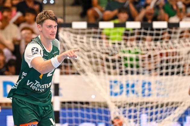 Goeppingen, Germany, 06 09 24 Oskar Sunnefeldt FRISCH AUF Göppingen gestures during the Daikin Handball Bundesliga match between FRISCH AUF Goeppingen vs Handball Sport Verein Hamburg at EWS Arena on 06 September 2024 in Goeppingen, Germany Photo by Harry Langer DeFodi Images Goeppingen, Germany, 06 09 24 Oskar Sunnefeldt FRISCH AUF Goeppingen gestures during the Daikin Handball Bundesliga match between FRISCH AUF Goeppingen vs Handball Sport Verein Hamburg at EWS Arena on September 6, 2024 in Goeppingen, Germany Photo by Harry Langer DeFodi Images Photo by Harry Langer DeFodi Images Defodi 541 FAGHSV240906 158 Defodi-541
