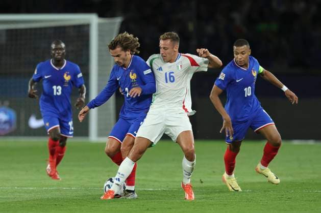 France v Italy - UEFA Nations League 2024 25 League A Group A2 Sebastien Muylaert MAXPPP - Paris 06 09 2024 Davide Frattesi 16 of Italy during the UEFA Nations League 2024 25 League A Group A2 match between France and Italy at Parc des Princes in Paris, France. 06.09.2024 Paris France  Copyright: xMAXPPPxSébastienxMuylaertx LTG202409074666 LTG202409074666
