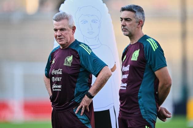RECORD DATE NOT STATED Seleccion Mexicana 2024 Mexico Team Training Session Javier Aguirre head coach, Antonio Amor Assistant coach during the Mexican national team, Nationalteam (Mexico) Training Session prior to the friendly preparation match against New Zealand, at Rose Bowl Stadium, on September 06, 2024, Pasadena, Los Angeles California, United States. PASADENA LOS ANGELES CALIFORNIA UNITED STATES  Copyright: xJorgexMartinezx 20240906202050_SNM_MEX_TRAIN_AGUIRRE1