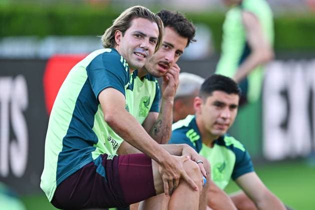 RECORD DATE NOT STATED Seleccion Mexicana 2024 Mexico Team Training Session Francisco Sebastian Cordova and Alan Mozo during the Mexican national team, Nationalteam (Mexico) Training Session prior to the friendly preparation match against New Zealand, at Rose Bowl Stadium, on September 06, 2024, Pasadena, Los Angeles California, United States. PASADENA LOS ANGELES CALIFORNIA UNITED STATES  Copyright: xJorgexMartinezx 20240906203939_SNM_MEX_TRAIN_CORDOVA73