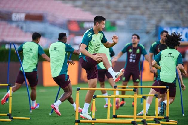 RECORD DATE NOT STATED Seleccion Mexicana 2024 Mexico Team Training Session Cesar Montes during the Mexican national team, Nationalteam (Mexico) Training Session prior to the friendly preparation match against New Zealand, at Rose Bowl Stadium, on September 06, 2024, Pasadena, Los Angeles California, United States. PASADENA LOS ANGELES CALIFORNIA UNITED STATES  Copyright: xJONATHANxDUENASx 20240906204755_SNM_MEX_TRAIN_MONTES116
