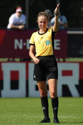 07 09 2024 Soccer season 2024 2025 DFB Cup Women 1 FC Nuremberg FCN Club Clubfrauen SC Freiburg Sportfoto Zink xdcxdex Davina Lutz Referee