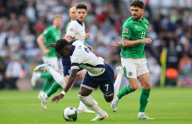 UEFA Nations League Group B2, Aviva Stadium, Dublin 7 9 2024 Republic of Ireland vs England Ireland s Robbie Brady and Bukayo Saka of England Robbie Brady and Bukayo Saka 7 9 2024  Copyright: x INPHO JamesxCrombiex JRY12721