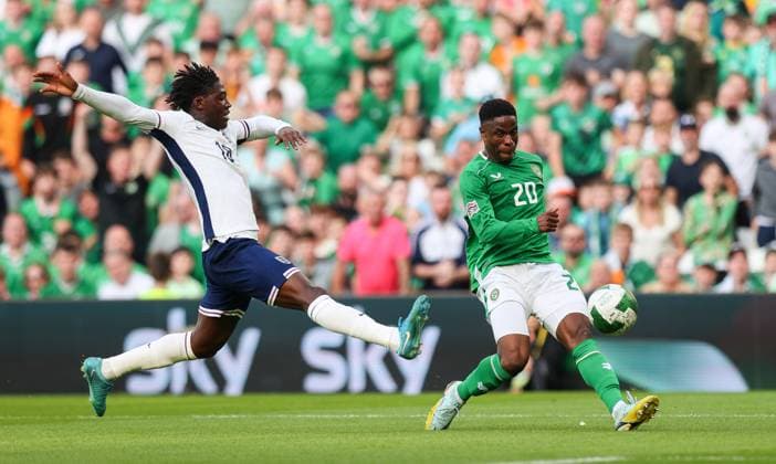 UEFA Nations League Group B2, Aviva Stadium, Dublin 7 9 2024 Republic of Ireland vs England England s Kobbie Mainoo with Chiedozie Ogbene of Ireland Kobbie Mainoo with Chiedozie Ogbene 7 9 2024  Copyright: x INPHO RyanxByrnex RB1_2029