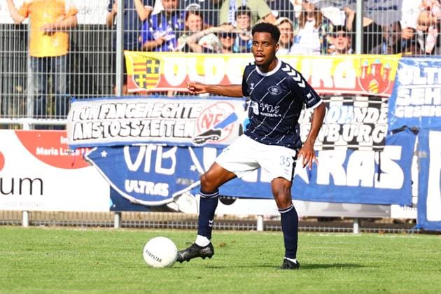 Fußball I Herren I Saison 2024 2025 I Regionalliga Nord I 8.Spieltag I SV Todesfelde - VFB Oldenburg I 07.09.2024 Aurel Loubongo-M Boungou (35, VFB Oldenburg) Todesfelde Joda Sportpark Schleswig-Holstein Deutschland *** Soccer I Men I Season 2024 2025 I Regionalliga Nord I 8 Matchday I SV Todesfelde VFB Oldenburg I 07 09 2024 Aurel Loubongo M Boungou 35, VFB Oldenburg Todesfelde Joda Sportpark Schleswig Holstein Germany Copyright: xLobeca RalfxHomburgx