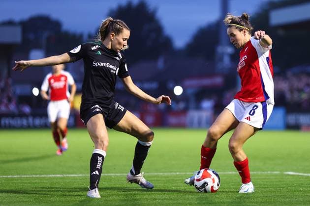 Arsenal gegen Rosenborg 07. September 2024, London UEFA Women s Champions League Qualifier Arsenal gegen Rosenborg Mariona Caldentey von Arsenal gegen Ine Berre von Rosenborg Foto Jacques Feeney Offside London UK  Copyright: xJacquesxFeeneyx xOffsidexOffside