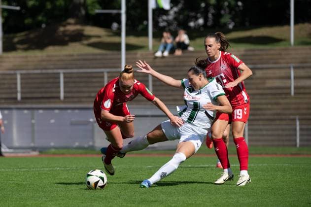 Laura Vogt (8 Koeln) and Flaka Aslanaj (9 Moenchengladbach) battle for the ball during the DFB-Pokal game between Borussia Moenchengladbach and 1. FC Koeln at the Grenzlandstadion in Moenchengladbach, Germany (Martin Pitsch SPP) Copyright: xMartinxPitsch SPPx spp-en-MaPi-20240908_NIKON Z 6_20240908_BMGvKOE-004