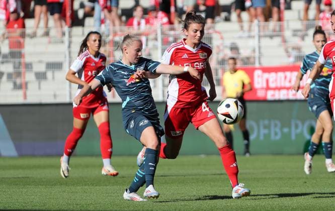 Vanessa Fudalla in a duel with Marie Becker Action match scene Sport Football Soccer Women DFB Cup 2nd round Season 2024 2025 08 09 2024 1 FC Union Berlin vs RB Leipzig RBL DFL regulations prohibit any use of photographs as image sequences and or quasi video