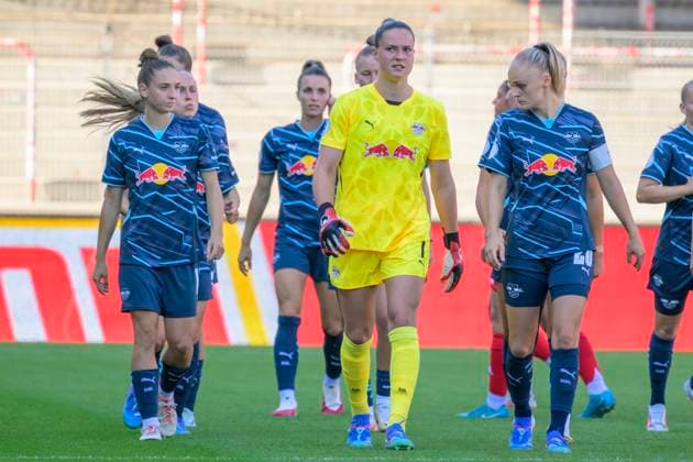 GER, Berlin, Football, 1 FC Union Berlin vs Rasenballsport Leipzig DFB Pokal, Matchday 2, Women, Bundesliga, DFB, Season 2024 2025, Alte Foersterei, The Leipzig team before the match, DFB DFL REGULATIONS PROHIBIT ANY USE OF PHOTOGRAPHS AS IMAGE SEQUENCES AND OR QUASI VIDEO, 08 09 2024, Copyright: HMBxMedia UwexKoch