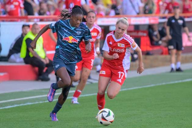 GER, Berlin, Football, 1 FC Union Berlin vs Rasenballsport Leipzig DFB Pokal, Matchday 2, Women, Bundesliga, DFB, Season 2024 2025, Alte Foersterei, v l Lydia Andrade RB Leipzig 17 , Athanasia Moraitou Union Berlin 77 , Lydia Andrade RB Leipzig 17 , duel, action, fight, fights for the ball, DFB DFL REGULATIONS PROHIBIT ANY USE OF PHOTOGRAPHS AS IMAGE SEQUENCES AND OR QUASI VIDEO, 08 09 2024, Copyright: HMBxMedia UwexKoch