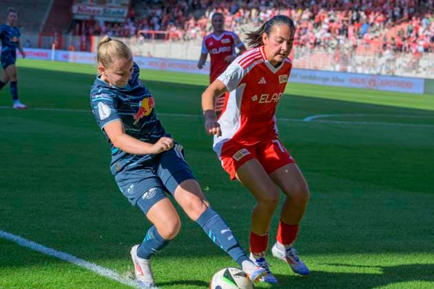 GER, Berlin, Football, 1 FC Union Berlin vs Rasenballsport Leipzig DFB Pokal, 2 Matchday, Women, Bundesliga, DFB, Season 2024 2025, Alte Foersterei, v l Vanessa Fudalla RB Leipzig 10 , Athanasia Moraitou Union Berlin 77 , duel, action, fight, fights for the ball, DFB DFL REGULATIONS PROHIBIT ANY USE OF PHOTOGRAPHS AS IMAGE SEQUENCES AND OR QUASI VIDEO, 08 09 2024, Copyright: HMBxMedia UwexKoch