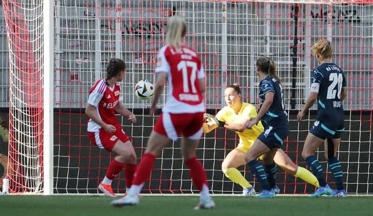 Pia Metzner shoots, goalkeeper Elvira Herzog parries duel Match scene Action Sport Football Soccer Women DFB Cup 2nd round Season 2024 2025 08 09 2024 1 FC Union Berlin vs RB Leipzig RBL DFL regulations prohibit any use of photographs as image sequences and or quasi video