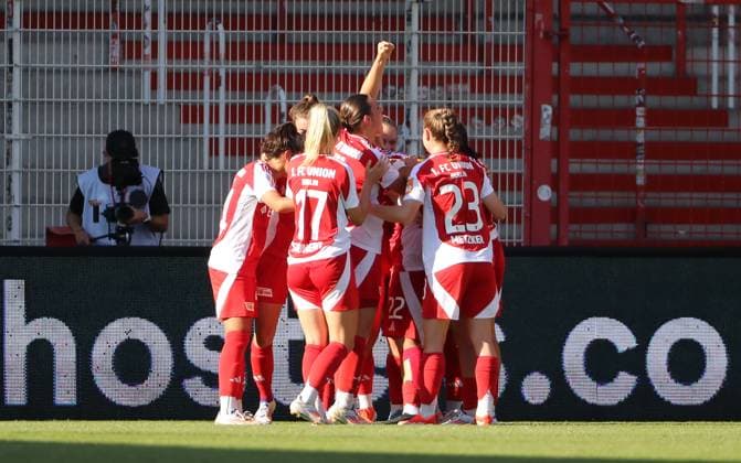 Eleni Markou 22 cheers after 1 0 with teammates joy emotion jubilation sport soccer soccer women DFB Pokal 2 round season 2024 2025 08 09 2024 1 FC Union Berlin vs RB Leipzig RBL DFL regulations prohibit any use of photographs as image sequences and or quasi video